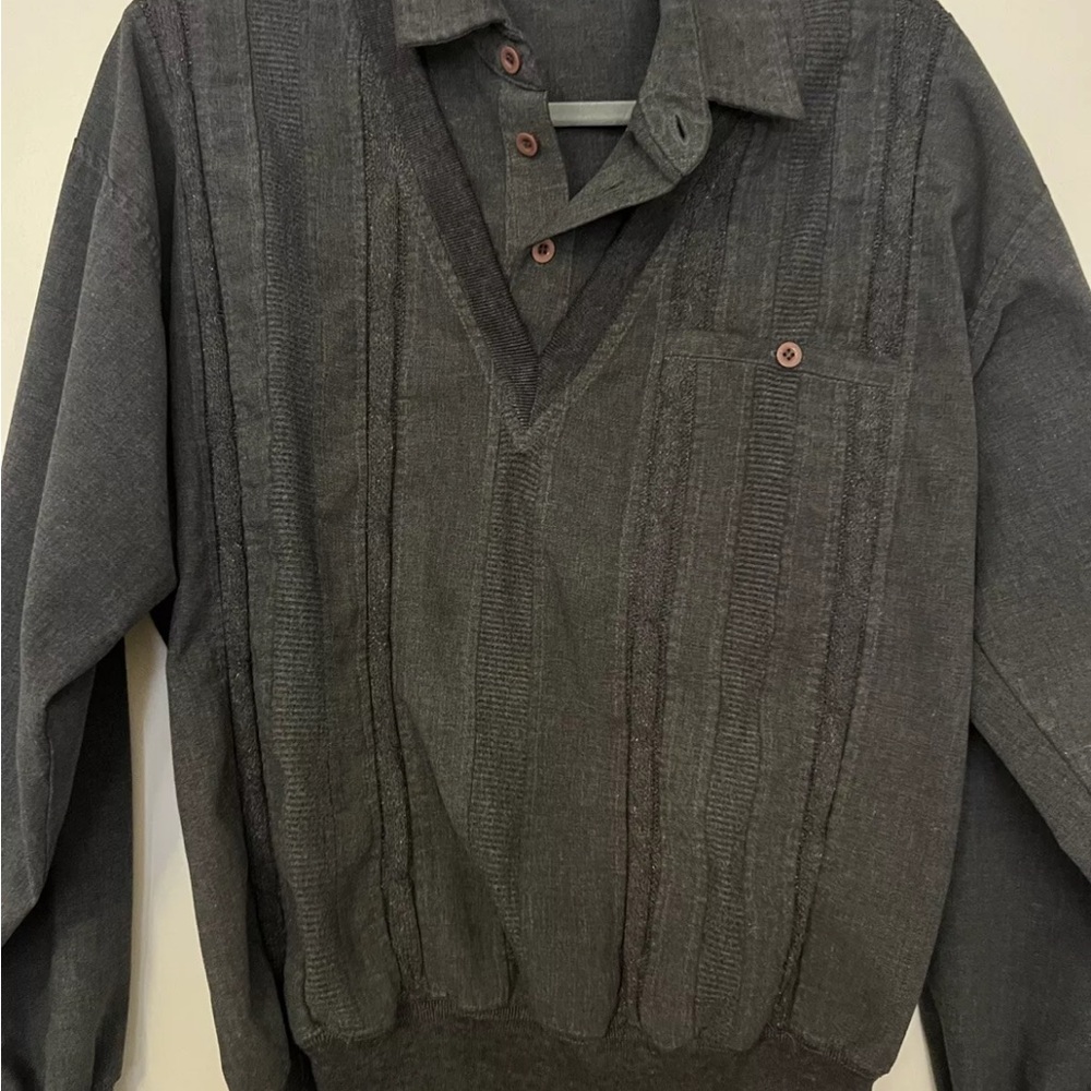 An Alexxus Gray V-Neck Sweater with Ribbed Panels medium - Picture 3 of 6